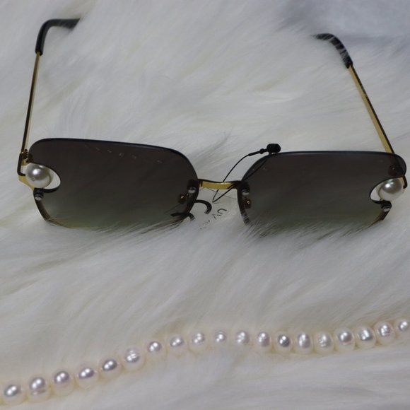 Women's Square Faux Pearls Sunglasses - Picture 10 of 11